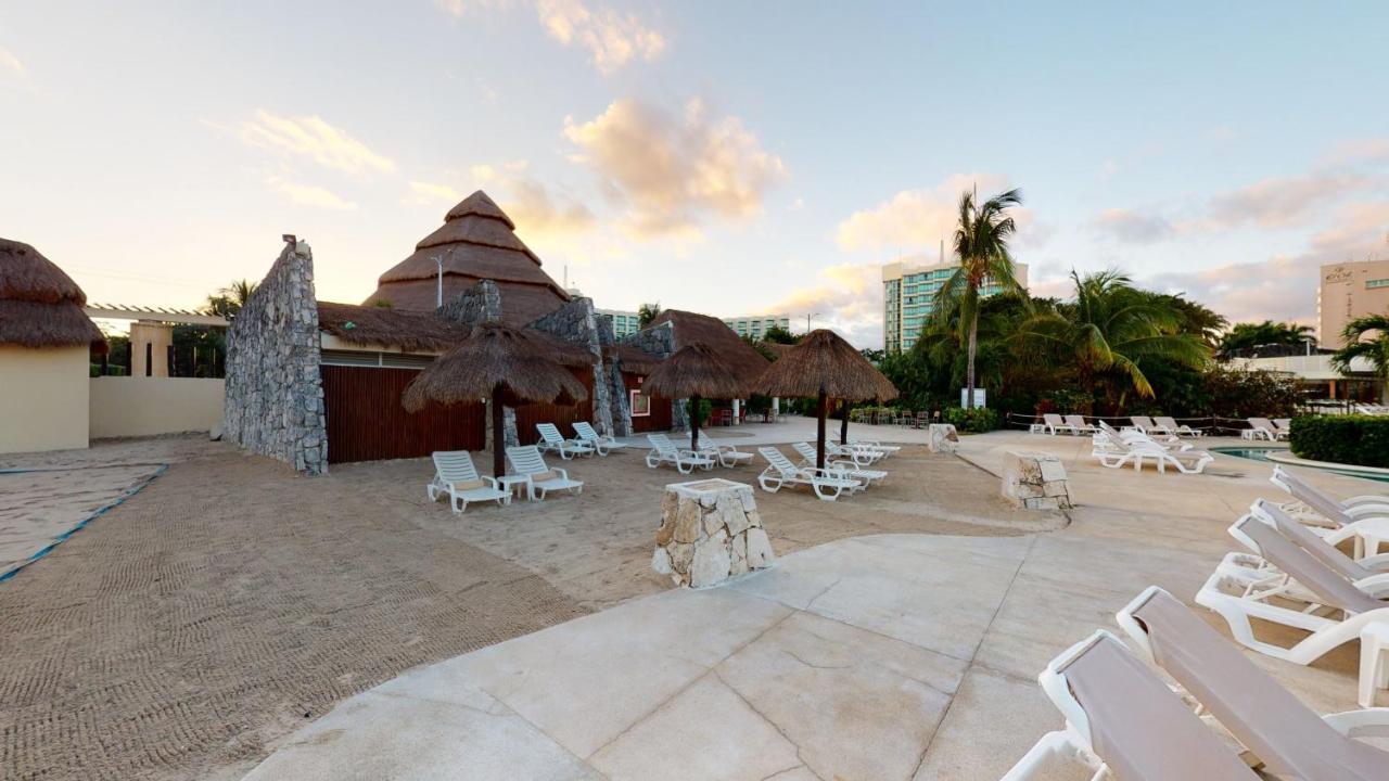 מלון Grand Park Royal קוזומל מראה חיצוני תמונה Beach at the Grand Palladium Hotel